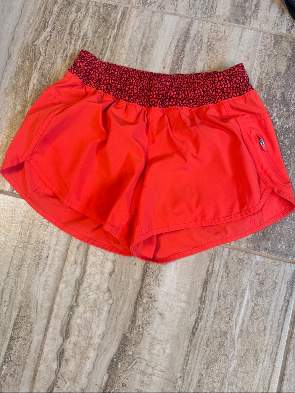Lululemon Tracker Short Alarming / Miss Mosaic Alarming Red Grape Size 8